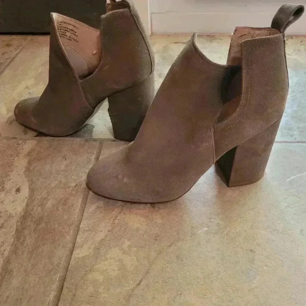 EUC Steve Madden women's booties boots size 7, worn once, $17